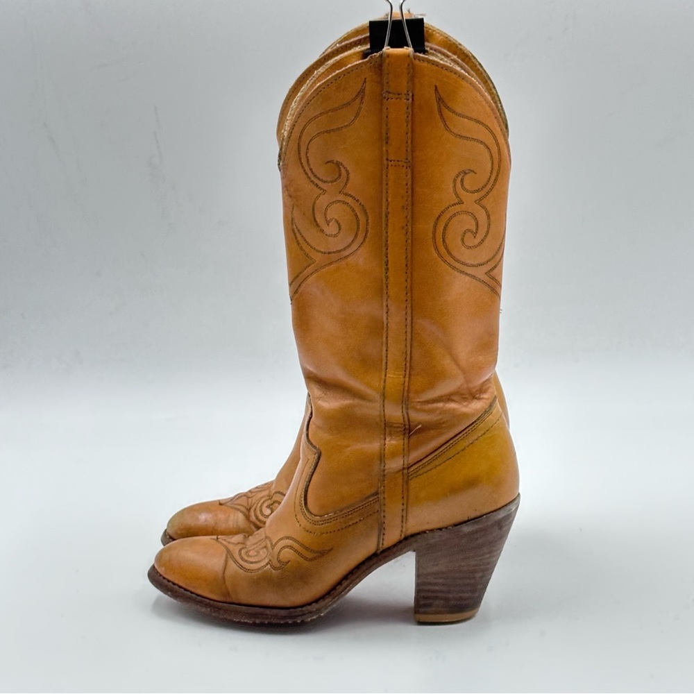 Vintage Dingo  (made in America) western boots size 6N